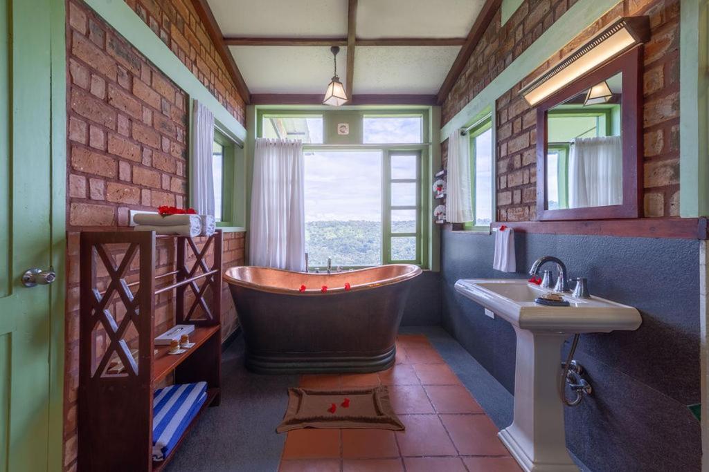 Spicetree Munnar Hotel Chinnakanal Ngoại thất bức ảnh